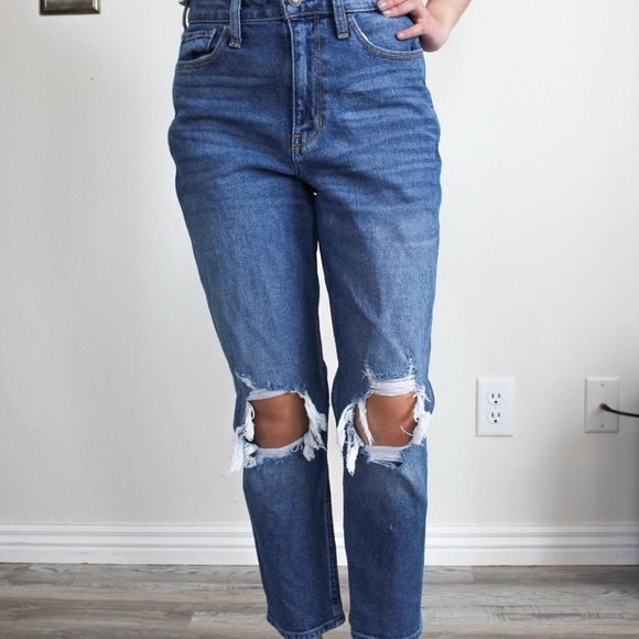 Hollister Mom Jeans - Picture 1 of 4